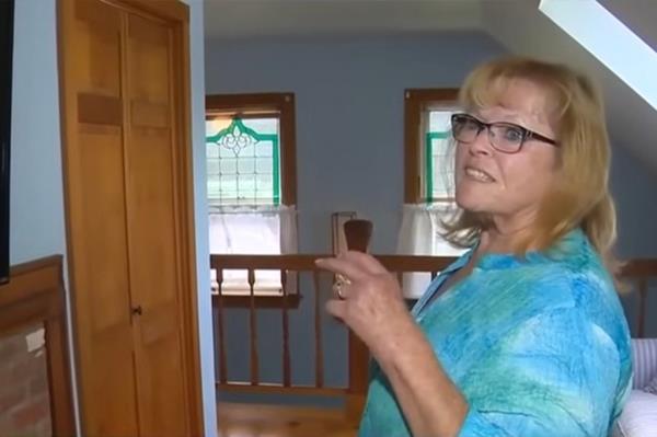 Comeau listed the three-bed, three-bath property for more than $1 million before she was forced to remove her listing on Aug. 10.